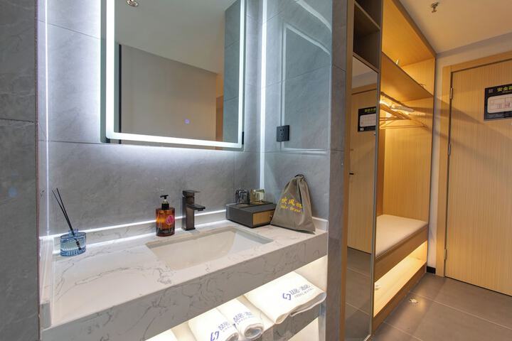 Room 10 of 36