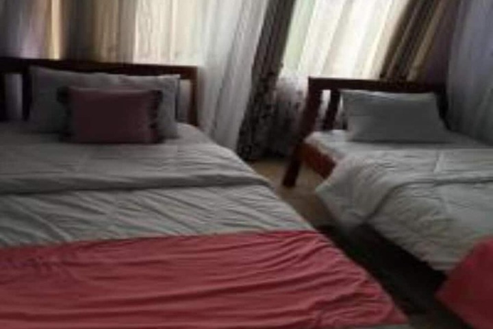 Room 2 of 38
