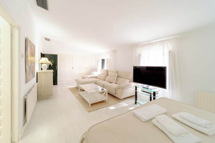 Room 3 of 123