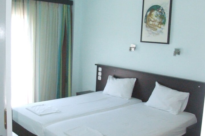 Room 2 of 25