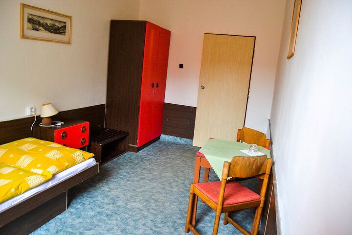 Room 24 of 77