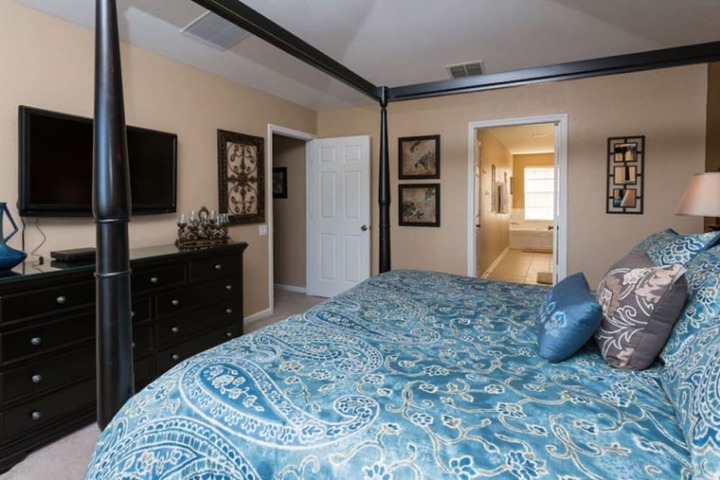 Room 3 of 87