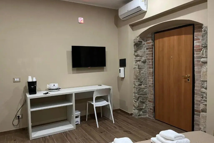 Room 6 of 14