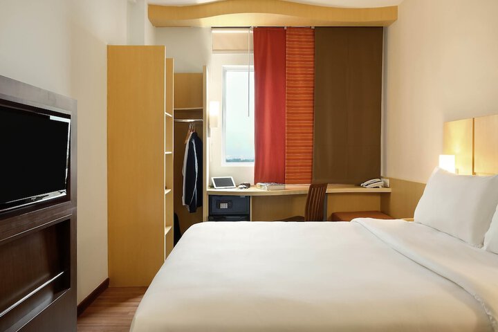 Room 9 of 35