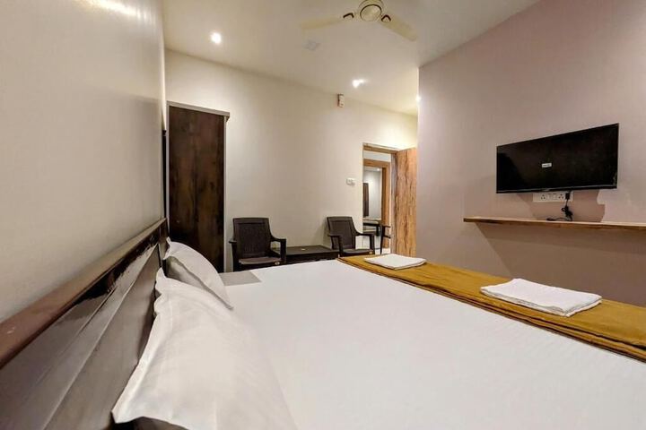 Room 5 of 18