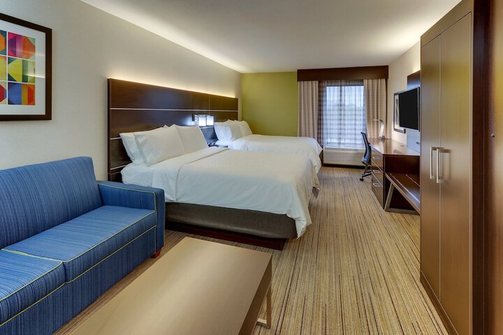 2 Queen Beds Leisure (16 of 17)
