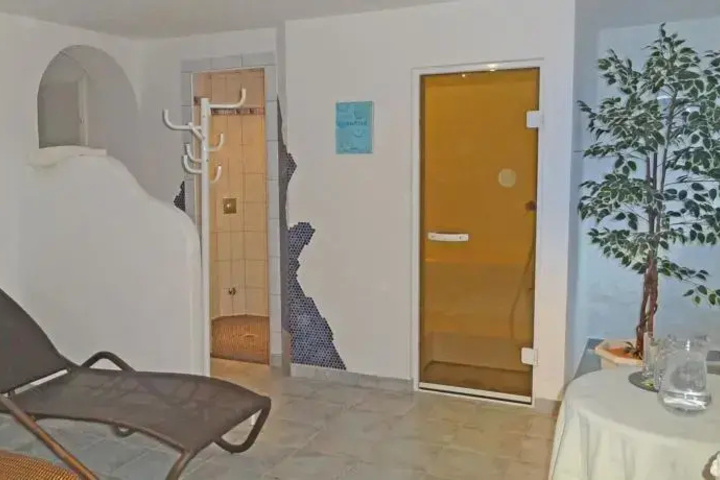 Room 2 of 17
