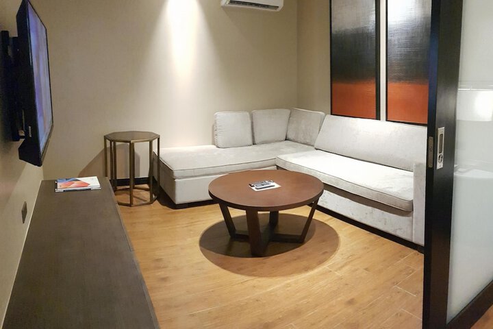 Room 8 of 19