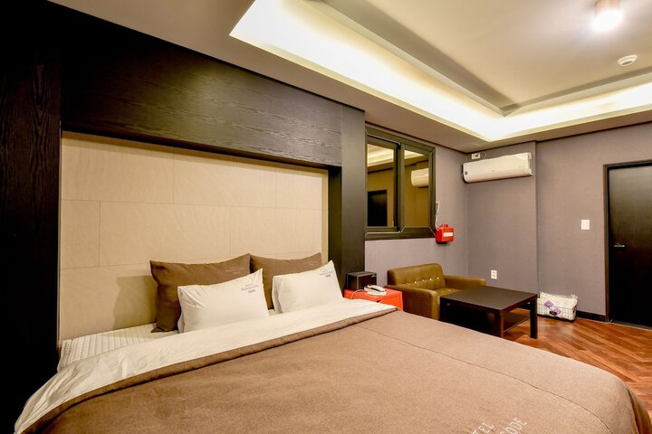 Room 14 of 84