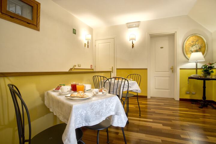 Breakfast area