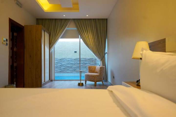 Room 13 of 87