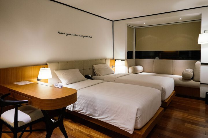 Room 8 of 63