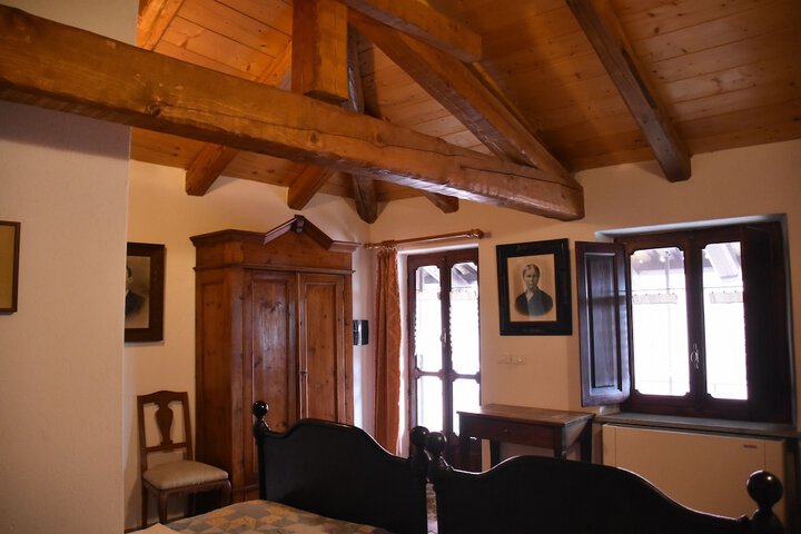 Room 4 of 39