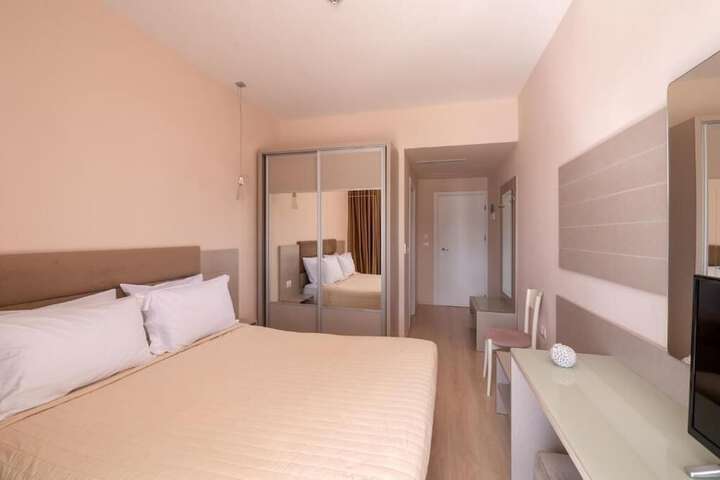 Room 19 of 36