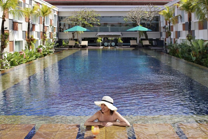 Hotel with Pool
