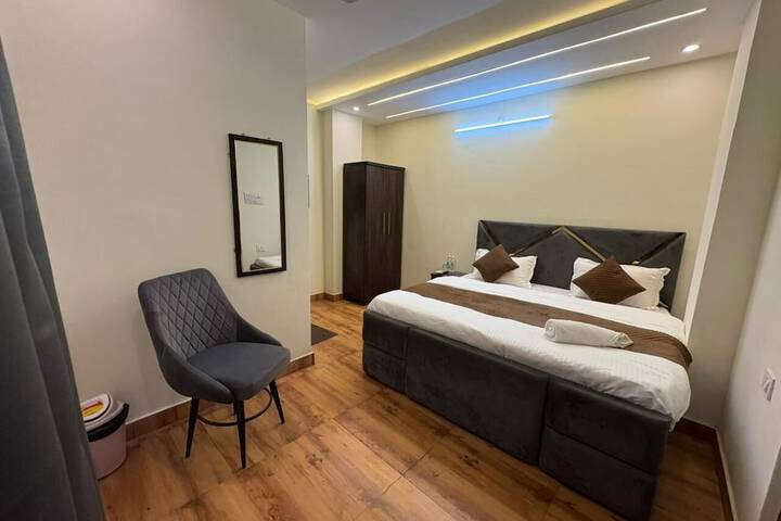 Room 13 of 47