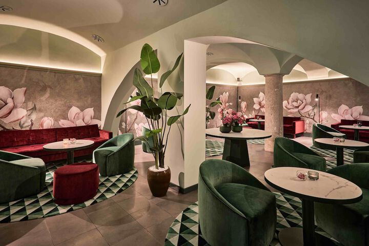 Lounge 51 of 64