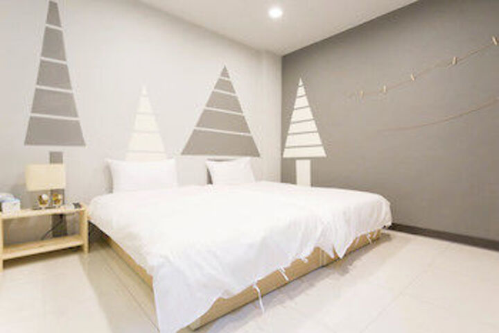 Room 2 of 7