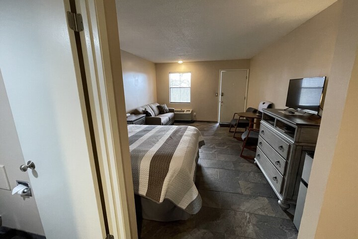 Room 25 of 69