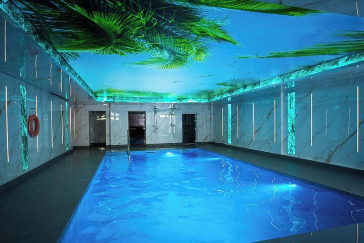 Hotel Pool