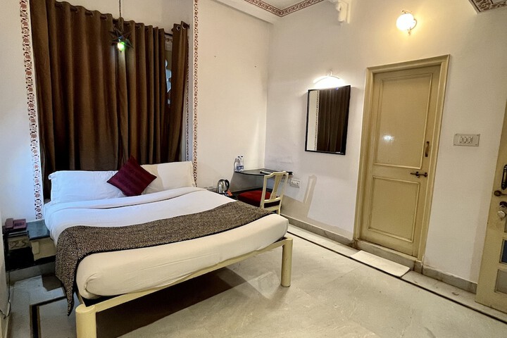 Room 27 of 36