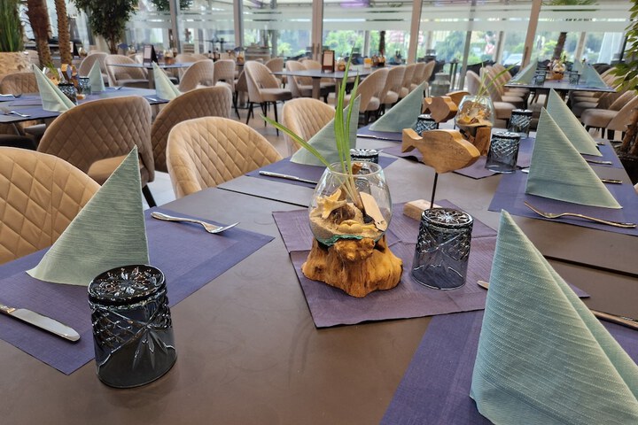 Dining 62 of 102