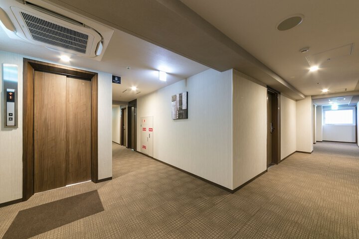 Ballroom/Hall 28 of 37