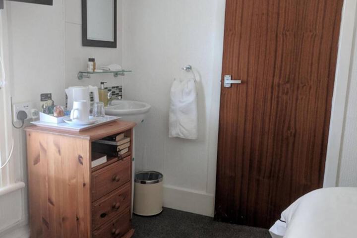 Room 6 of 40