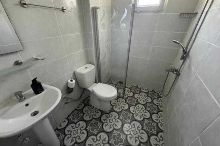 Room 8 of 12