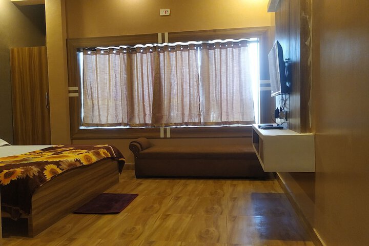 Room 10 of 28