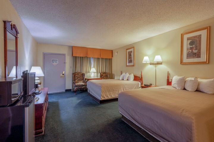 Room 32 of 68