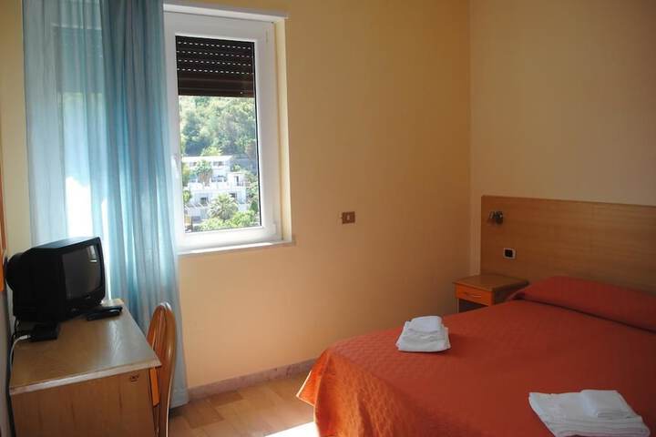 Room 7 of 38