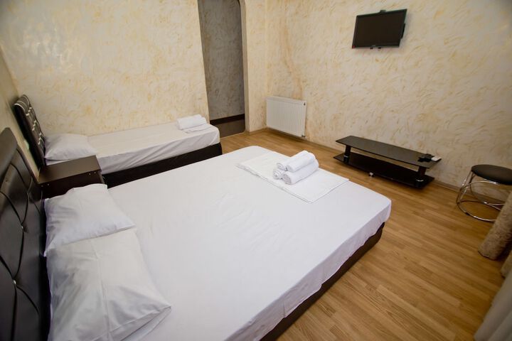 Room 14 of 93