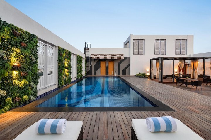 Pool Hotel