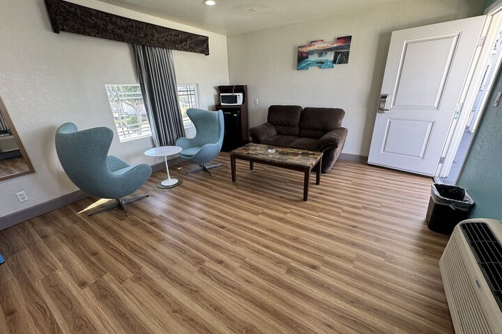 Room 14 of 25