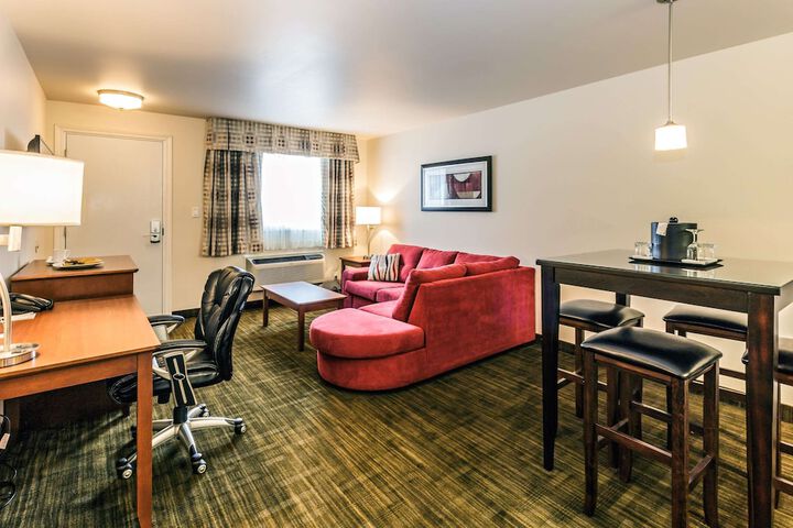 Room 32 of 68