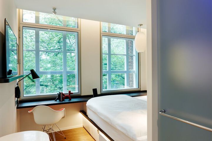 Room 9 of 37