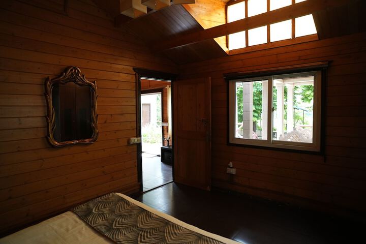 Room 22 of 35