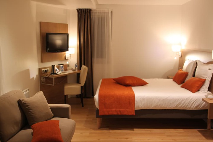 Room 10 of 127