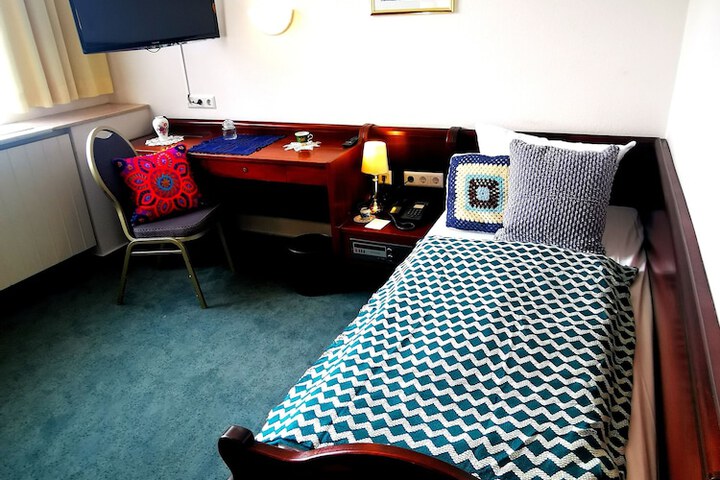 Room 7 of 34