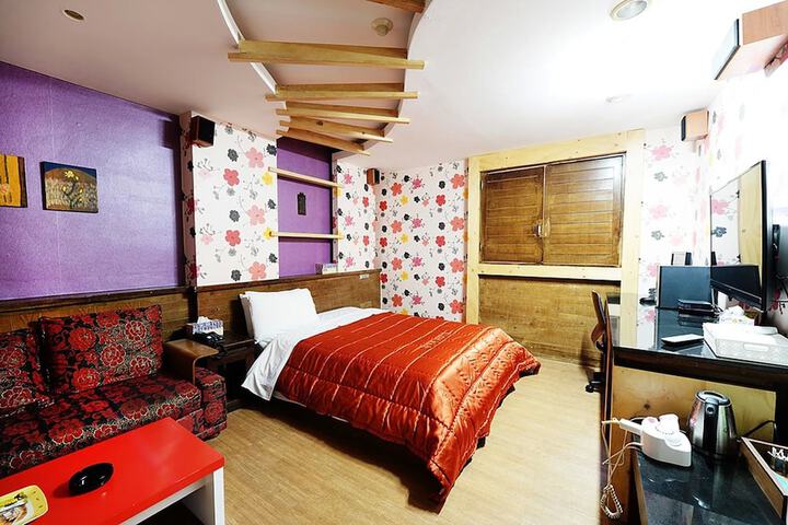 Room 5 of 31