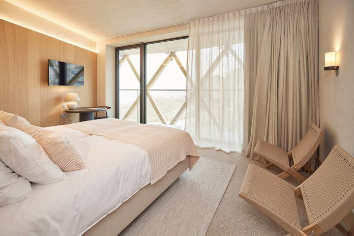 Room 32 of 62