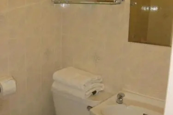 Room 8 of 13
