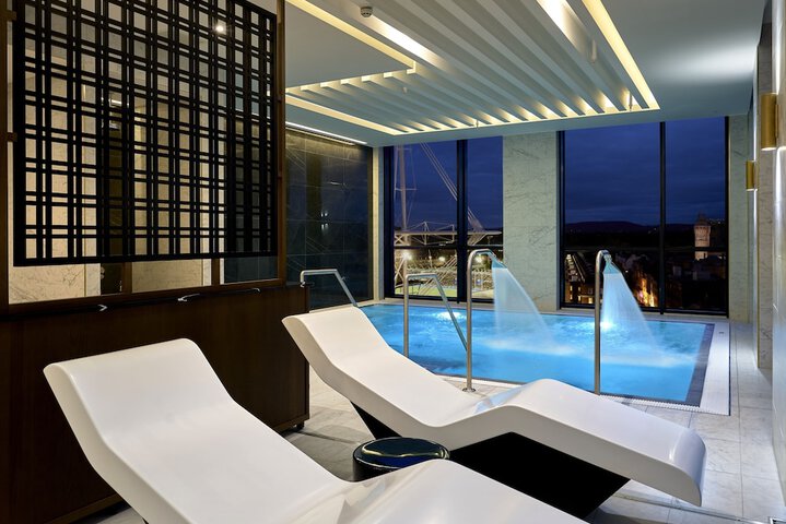 Pool 20 of 47