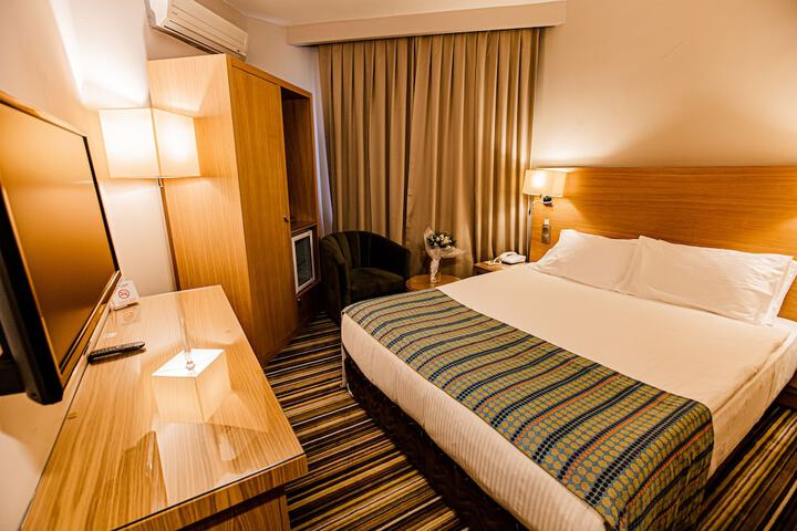 Room 32 of 66