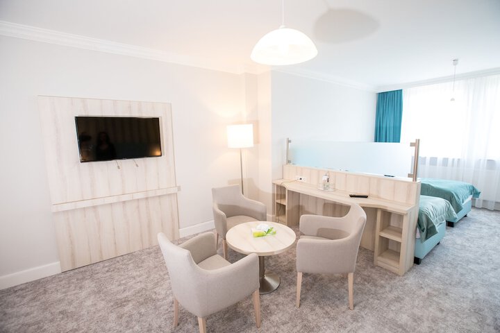 Room 16 of 36