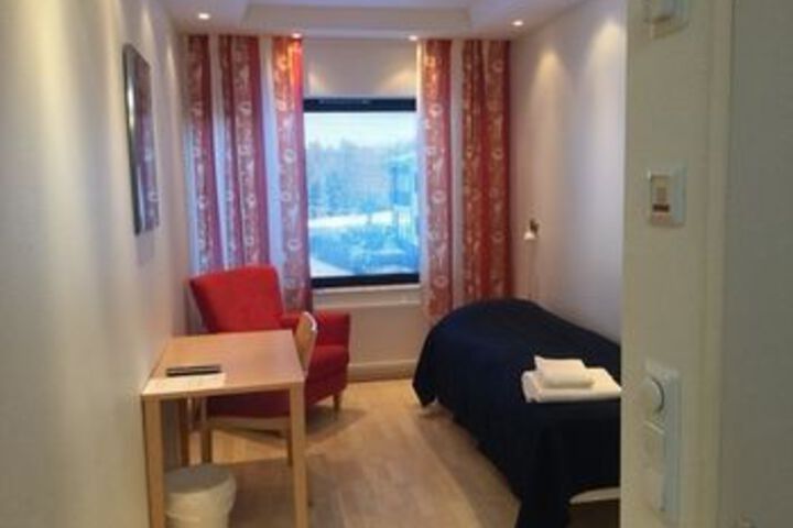 Room 12 of 32