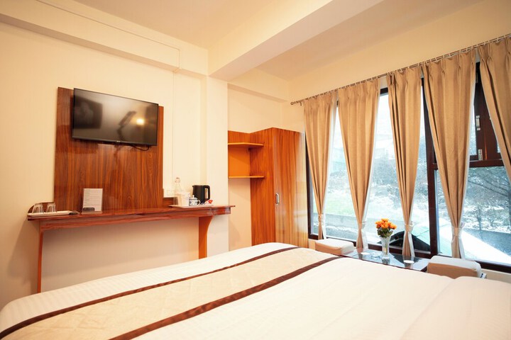 Room 9 of 14