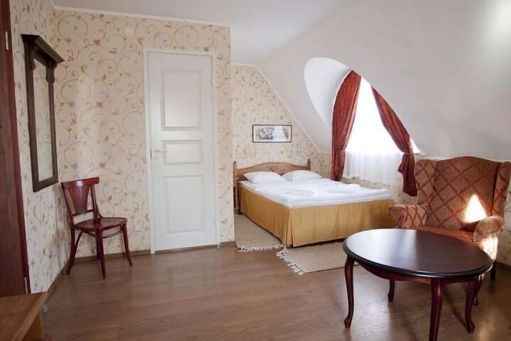 Room 6 of 36