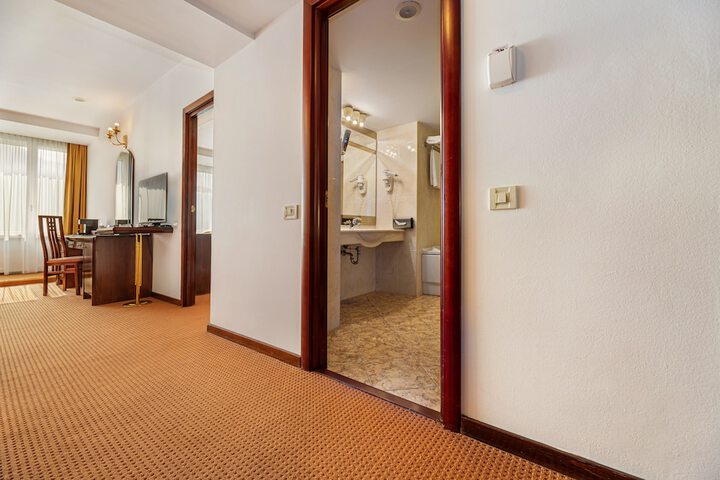 Room 46 of 91